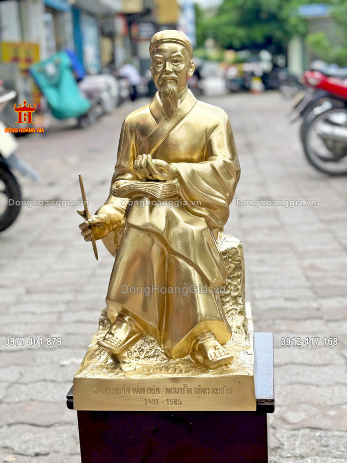 Pho tượng Nguyễn Bỉnh Khiêm bằng đồng vàng
